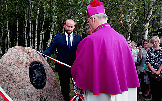 Na Trakcie Biskupim w Bałdach odsłonięto głaz upamiętniający arcybiskupa Metropolitę Warmińskiego Józefa Górzyńskiego
